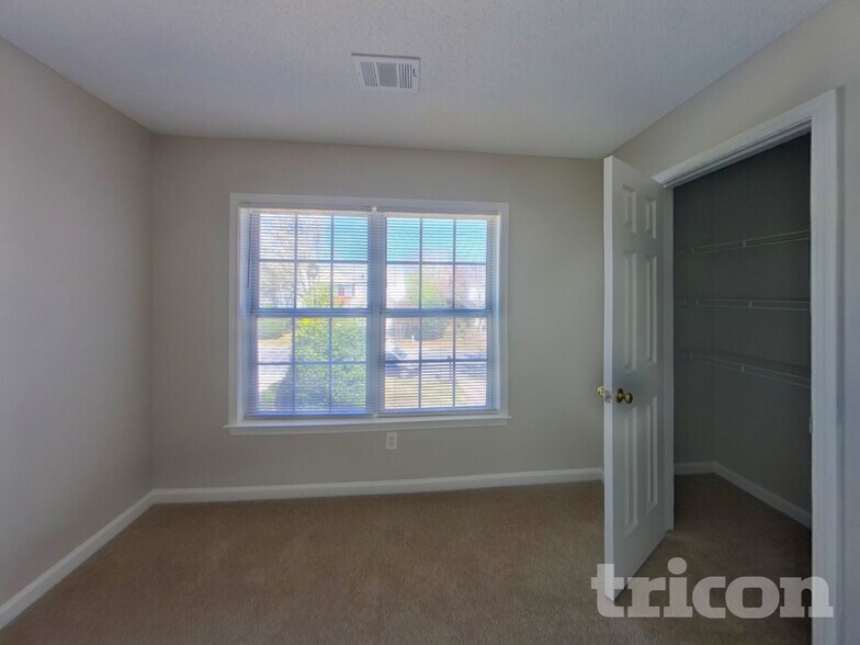 Building Photo - 325 Cadeleigh Ct
