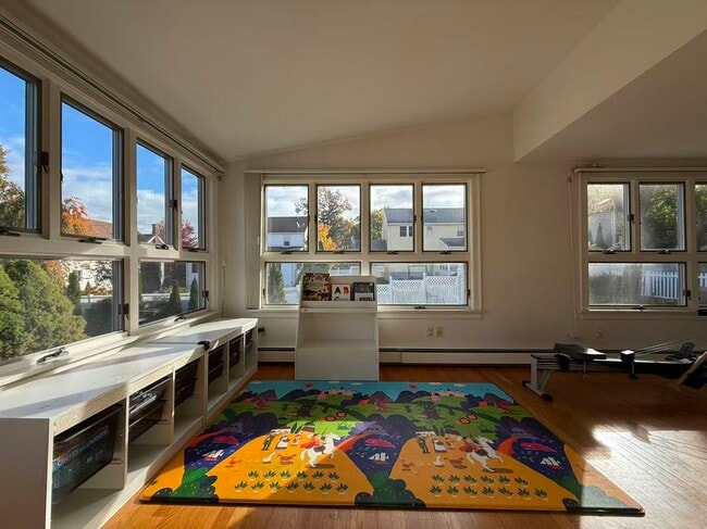 Building Photo - 48 Watson Rd