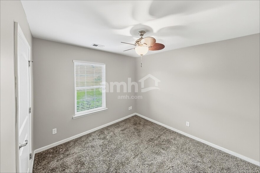 Building Photo - 298 Willow Point Cir