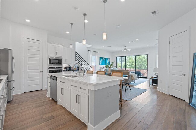 Building Photo - 16913 Adoro Dr