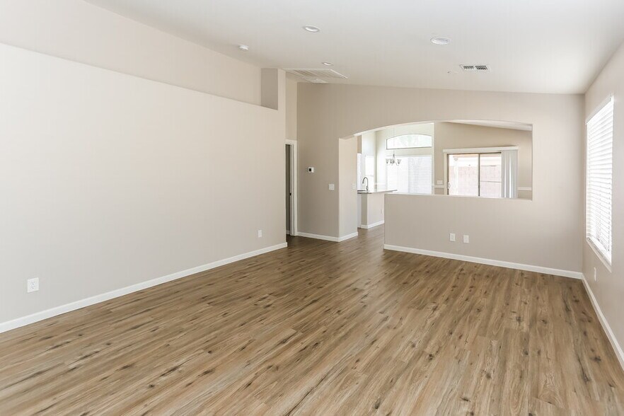 Building Photo - 6418 W Magnolia St