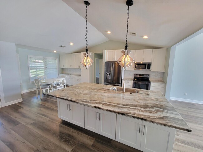 Building Photo - 3808 Saber Tooth Cir