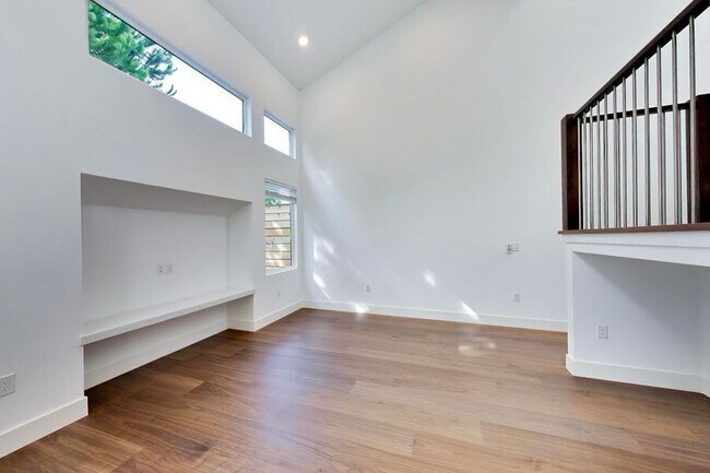 Building Photo - 4017 San Francisco Terrace