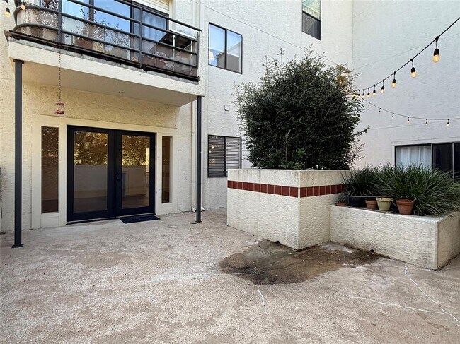 Building Photo - 2605 Enfield Rd