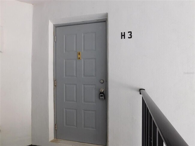 Building Photo - 1308 Pine Ridge Cir E
