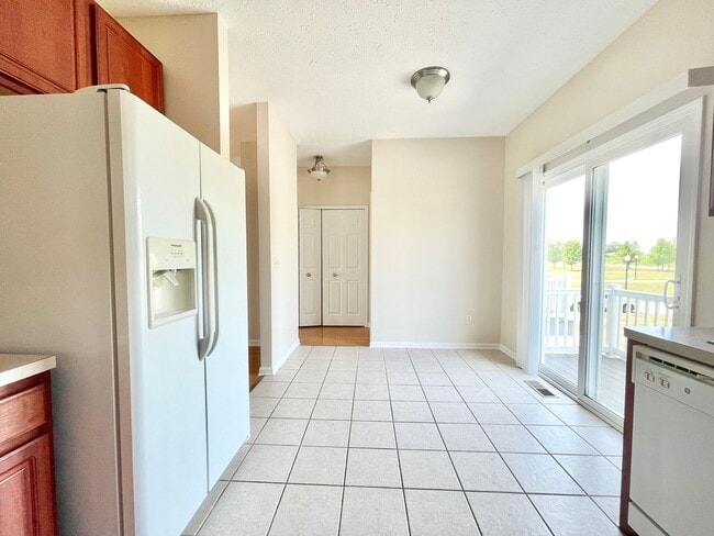 Building Photo - Beautiful Condo on the Water - 3 Bed - 3.5 Bath