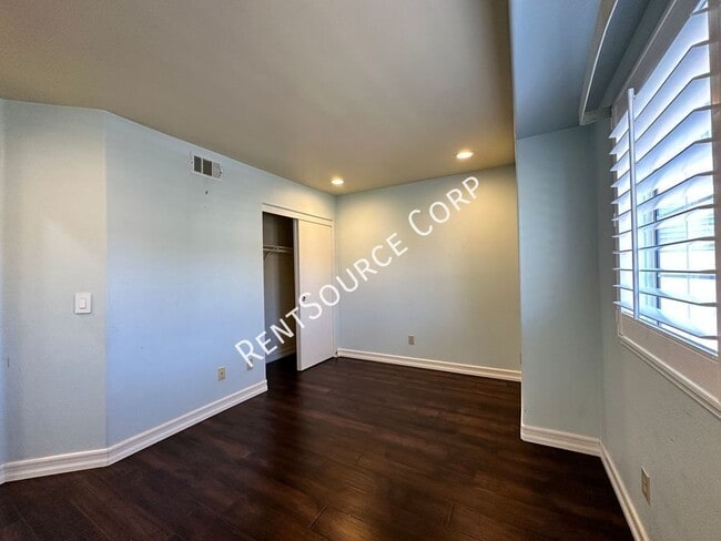Building Photo - 25506 Paine Cir