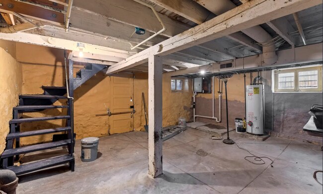 Building Photo - Amazing 2 Bedroom 1 Bathroom Home