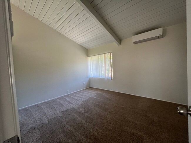 Building Photo - 4 Bed 3 Bath in Del Cerro