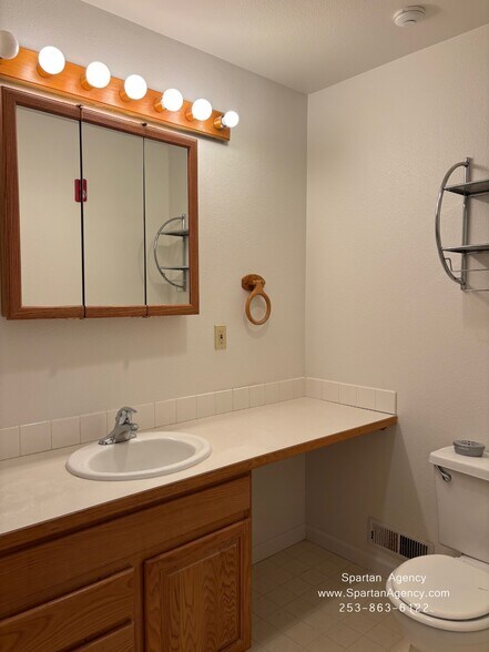 Building Photo - 15310 Main St E