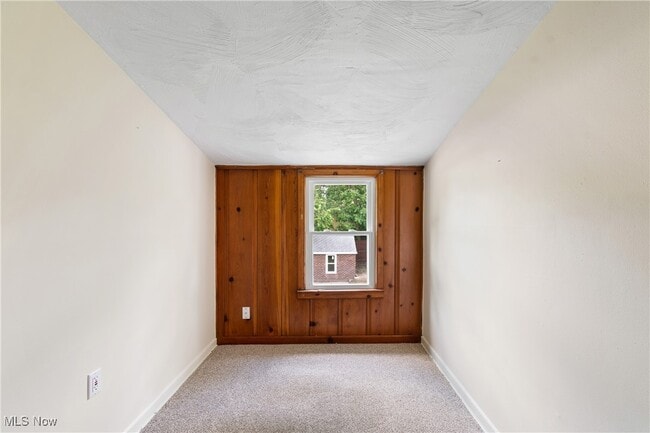 Building Photo - 203 Robinson Ave