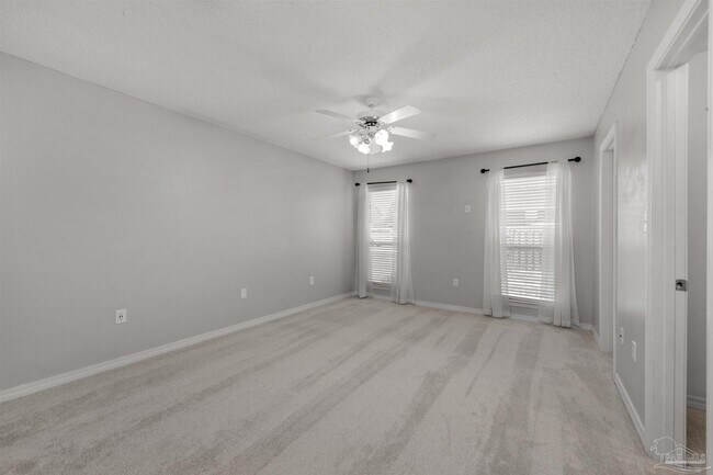 Building Photo - 6545 Fern St