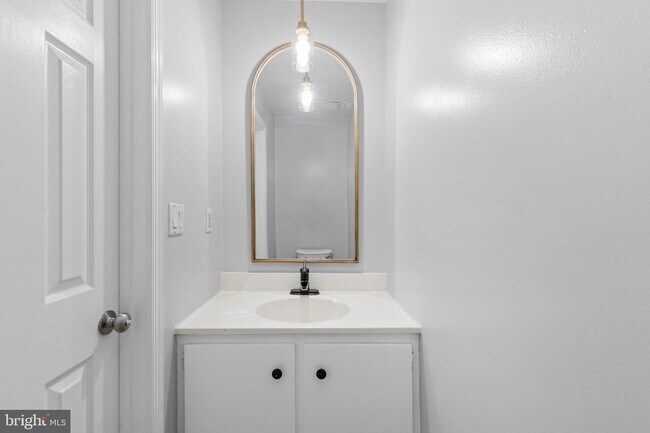Building Photo - 9106 Suede Ct