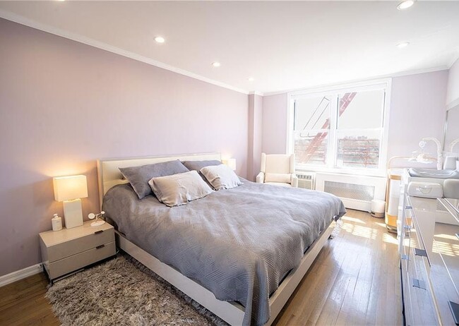 Building Photo - 1625 Emmons Ave