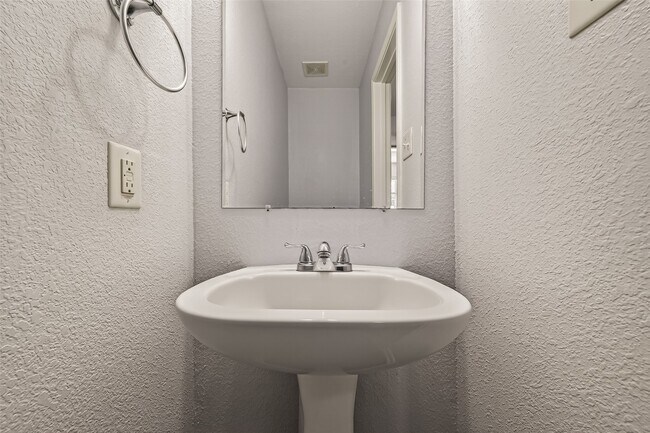 Building Photo - 7130 Cypress Pr Dr