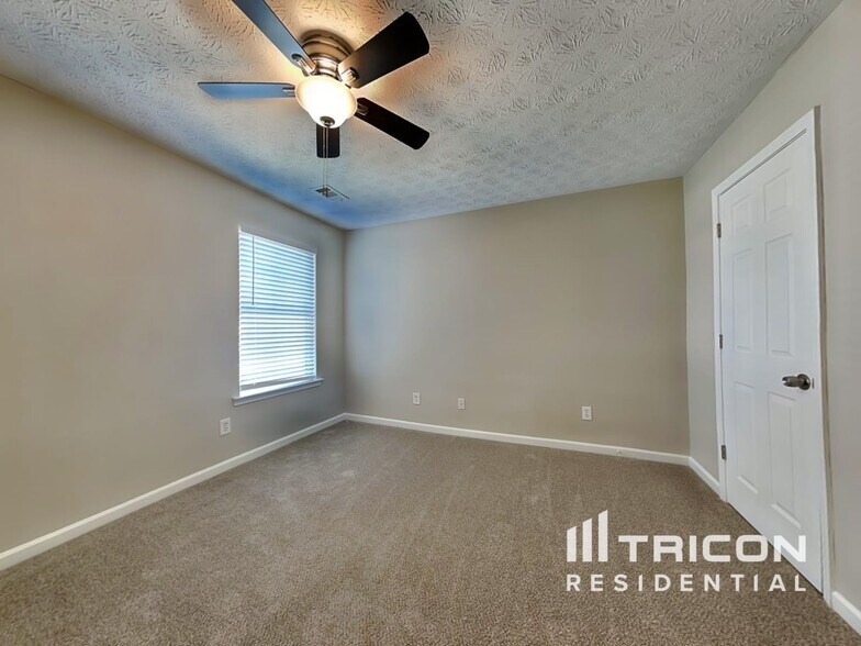 Building Photo - 4664 Parkway Cir
