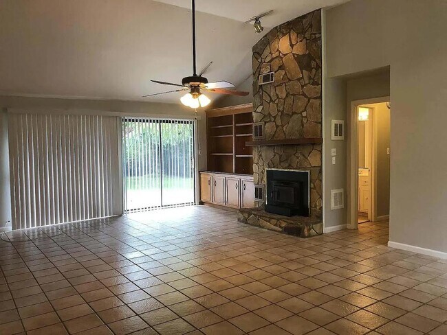 Building Photo - 634 Kettle Creek Dr