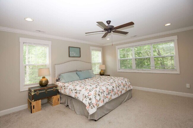 Building Photo - "Charming 4-Bedroom Retreat with Fireplace and 3 Full Baths in Aberdeen!"