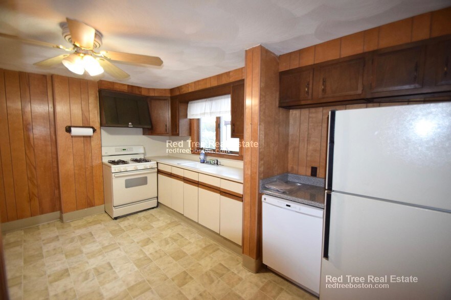 Building Photo - 720 Cambridge St