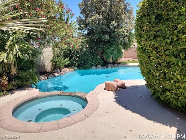 Building Photo - 2700 Copper Cove Dr
