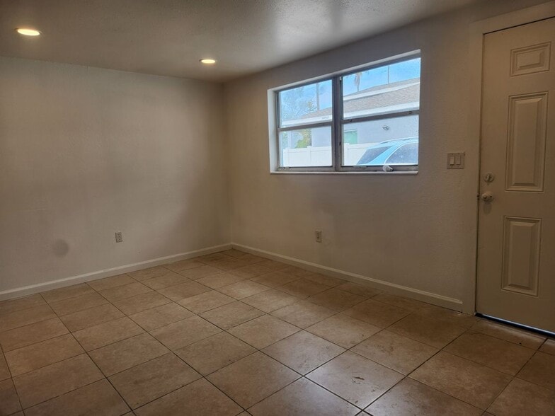 Building Photo - 1105 S Prospect Ave