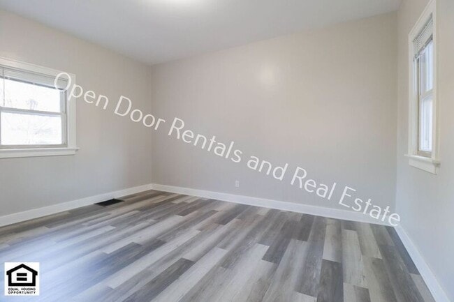 Building Photo - 340 W Dewald St