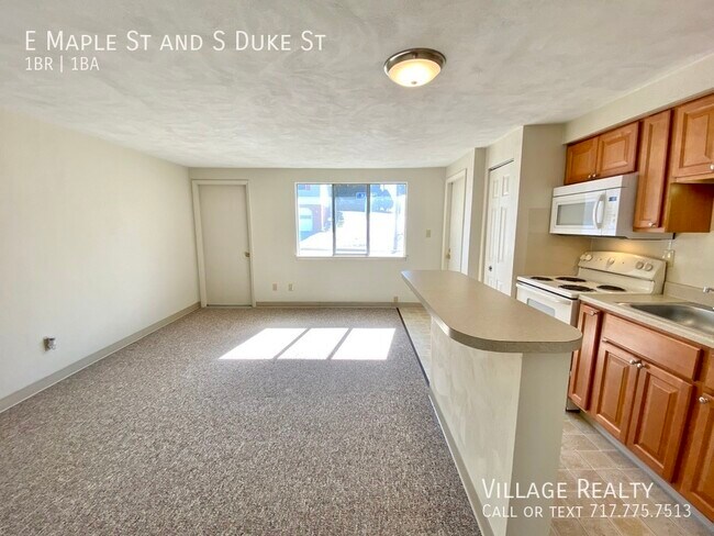 Building Photo - 501 E Maple St