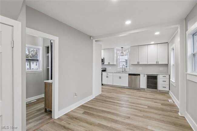 Building Photo - 133 N Pearl St