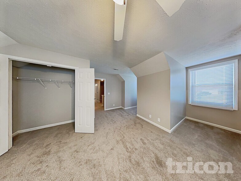 Building Photo - 5013 Claude Dr