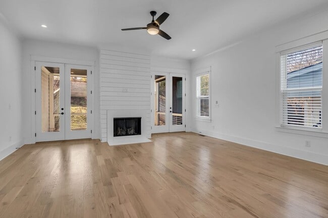 Building Photo - Modern Living in Wedgewood Houston