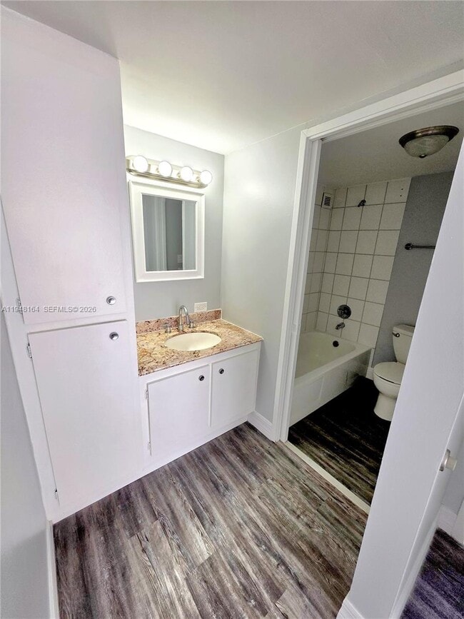 Building Photo - 17021 N Bay Rd