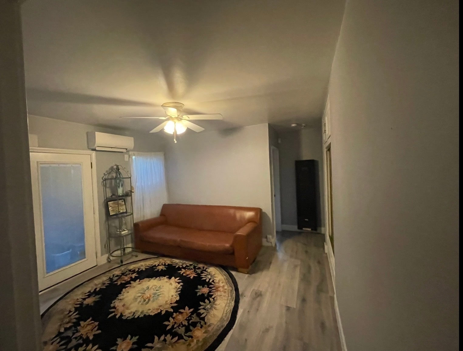 Living space - 6425 Haas Ave