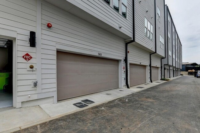 Building Photo - 503 Motivation Cir NW