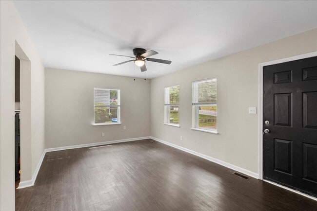 Building Photo - 932 Summer Dr
