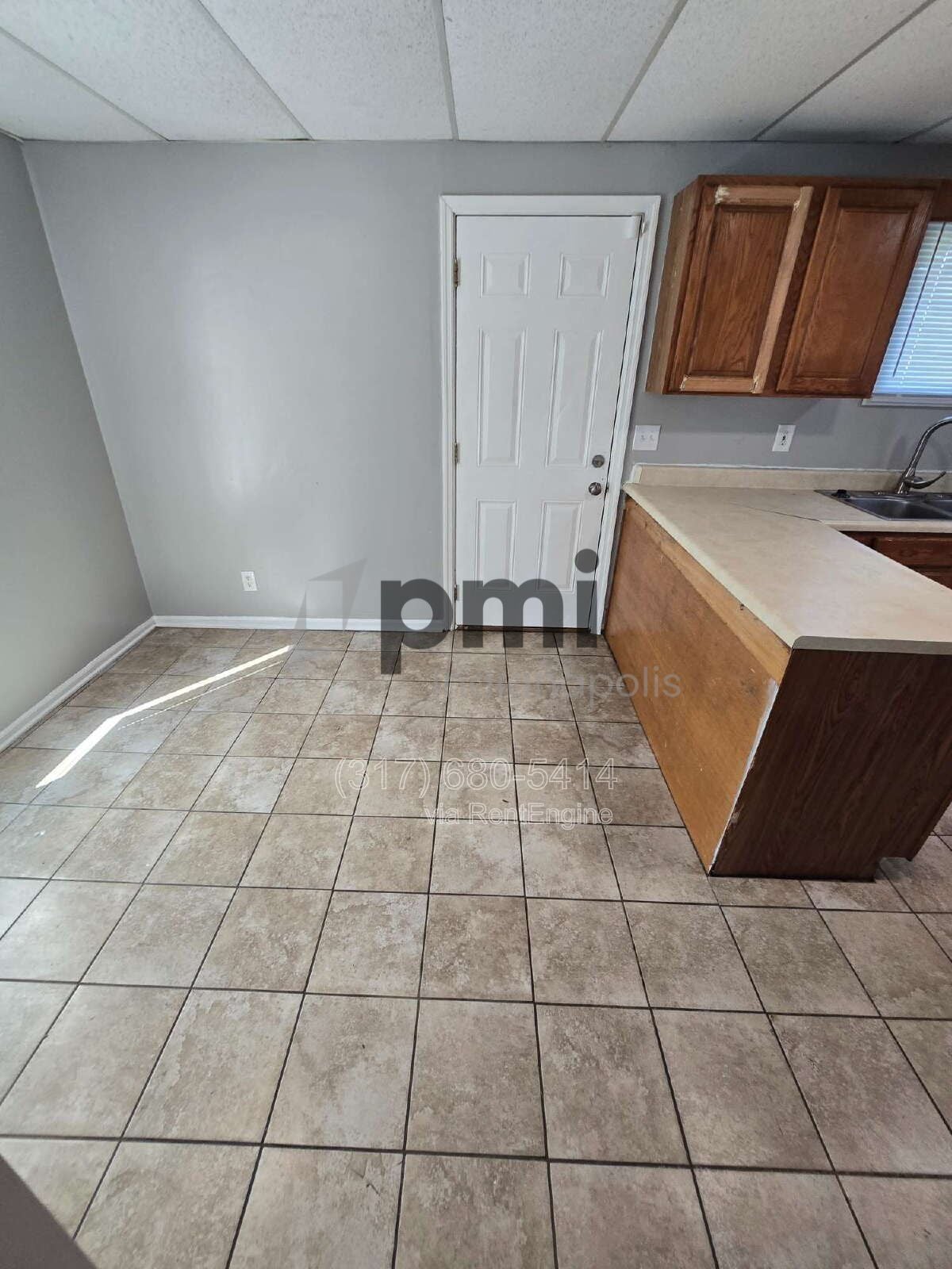Building Photo - 153 S Cypress Ave