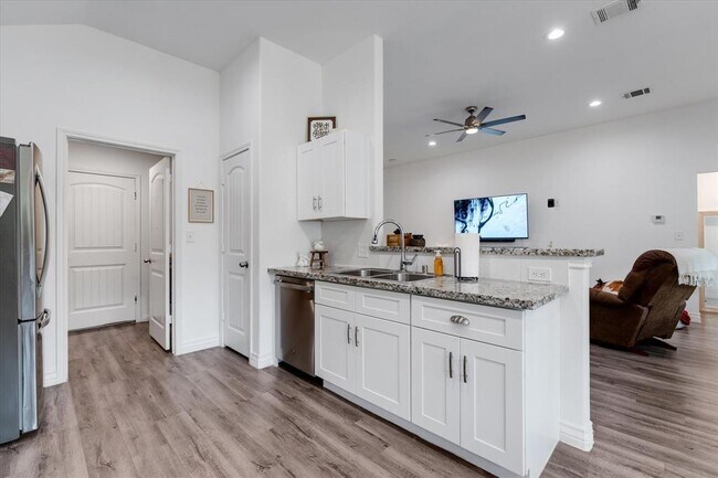 Building Photo - 14986 Indian Hill Trail