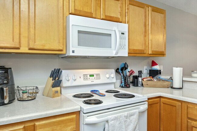 Building Photo - 2139 Tom St