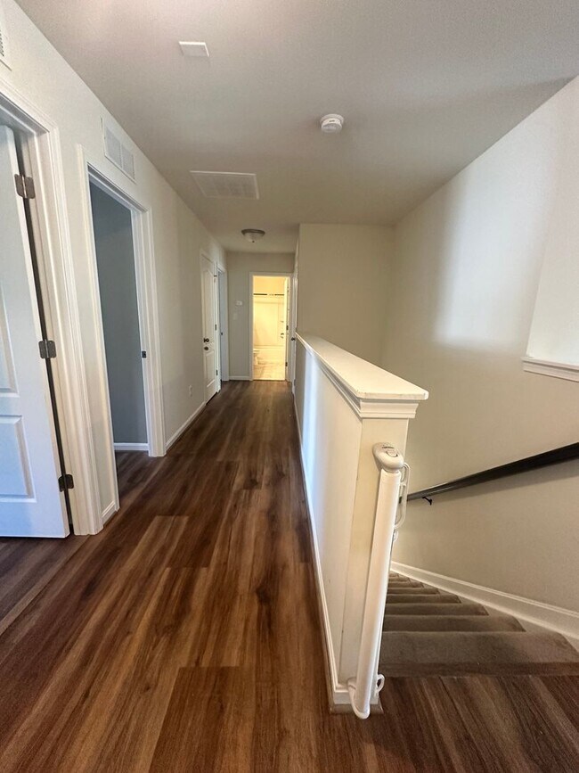 Building Photo - Spacious 4-Bedroom Home – Available Now!