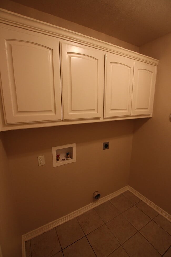 Building Photo - Stunning 3 Bedroom in Vineyard Estates! Av...
