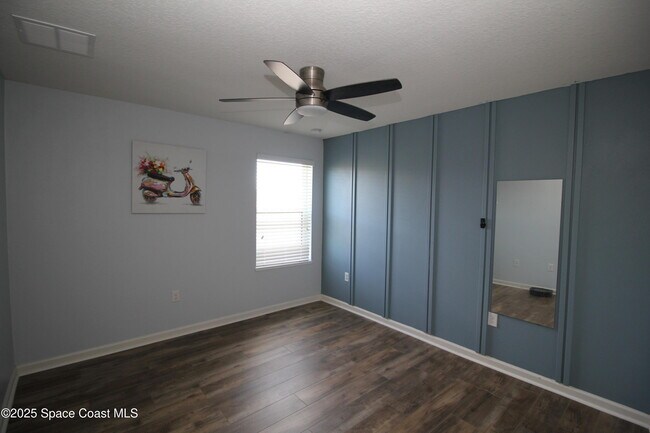 Building Photo - 824 Musgrass Cir