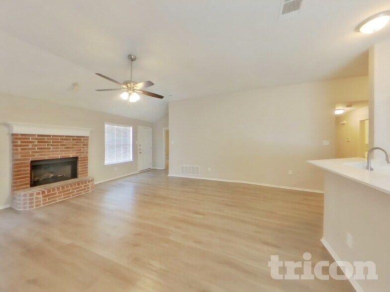 Building Photo - 1505 Nightingale Ct