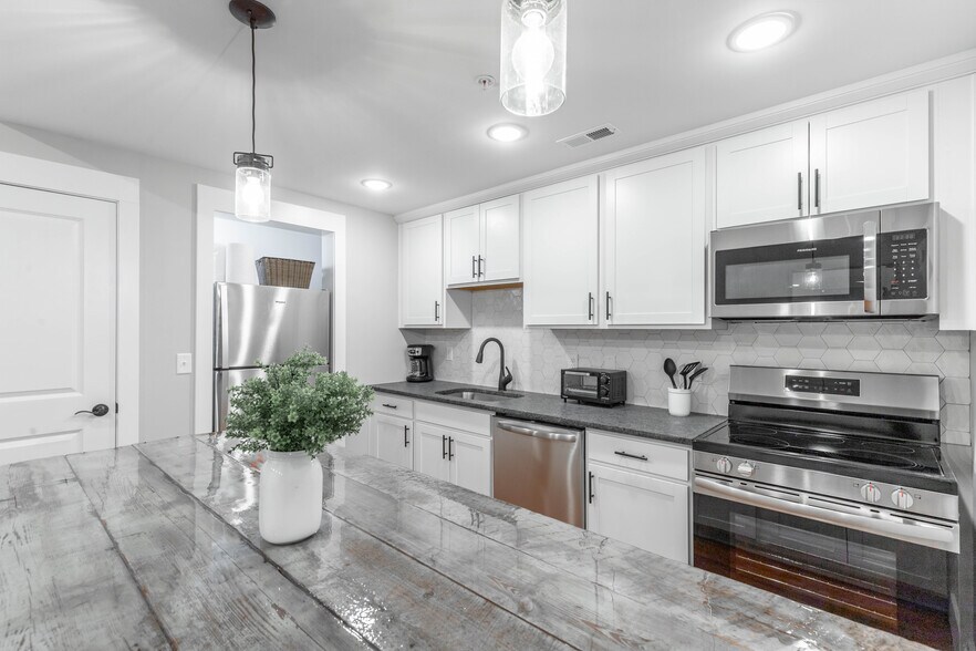 Building Photo - 1108 McCallie Ave