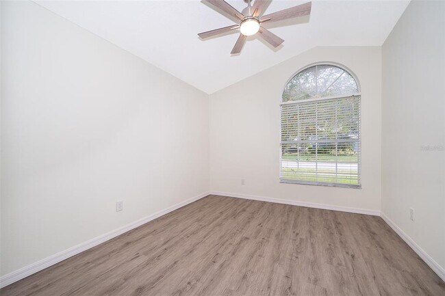Building Photo - 2425 Rolling Broak Dr