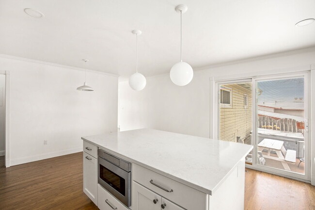 Building Photo - 1004 11th St NW