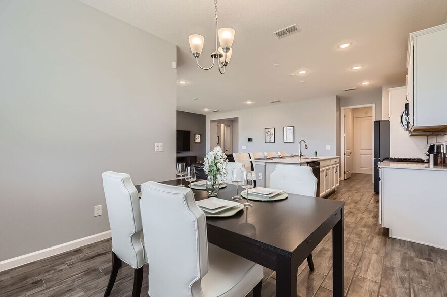 Building Photo - 2372 Sirena Ln