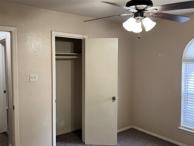 Building Photo - Beautiful 3-Bedroom Home