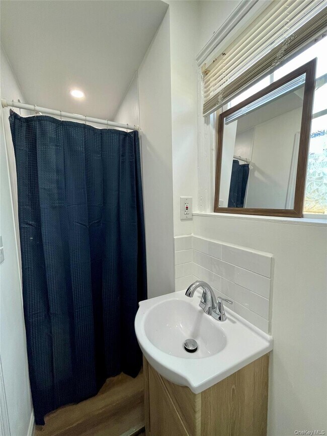 Building Photo - 46 E Market St