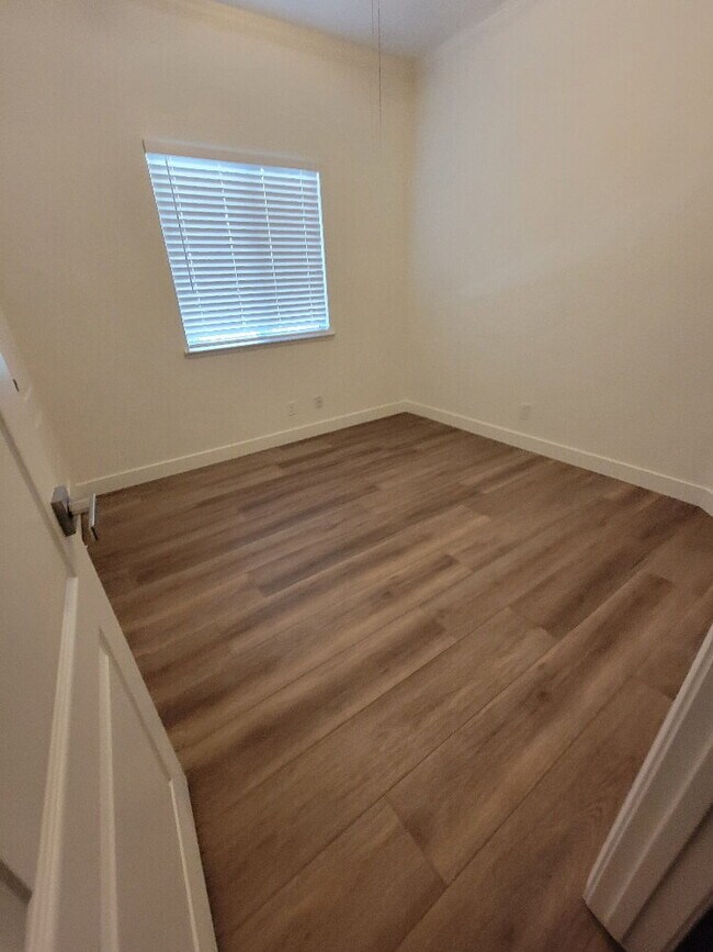 Building Photo - Modern 3-Bedroom, 2-Bathroom Home with Ope...