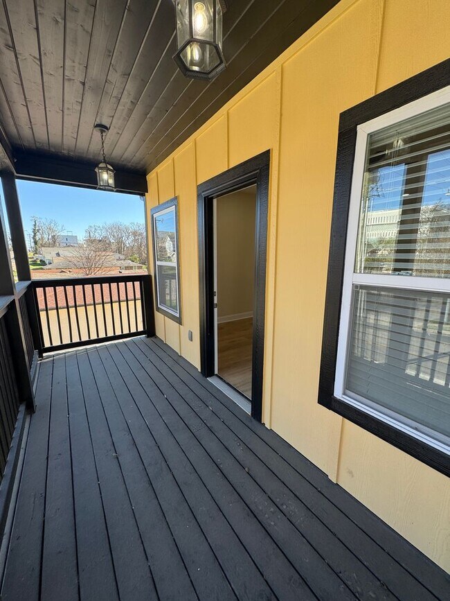 Building Photo - New 3 bed, 3.5 bath home across the Street from Meharry.  Modern upgraded kitchen and bathrooms. ...