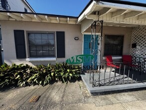 Building Photo - DOWNTOWN COTTAGE!